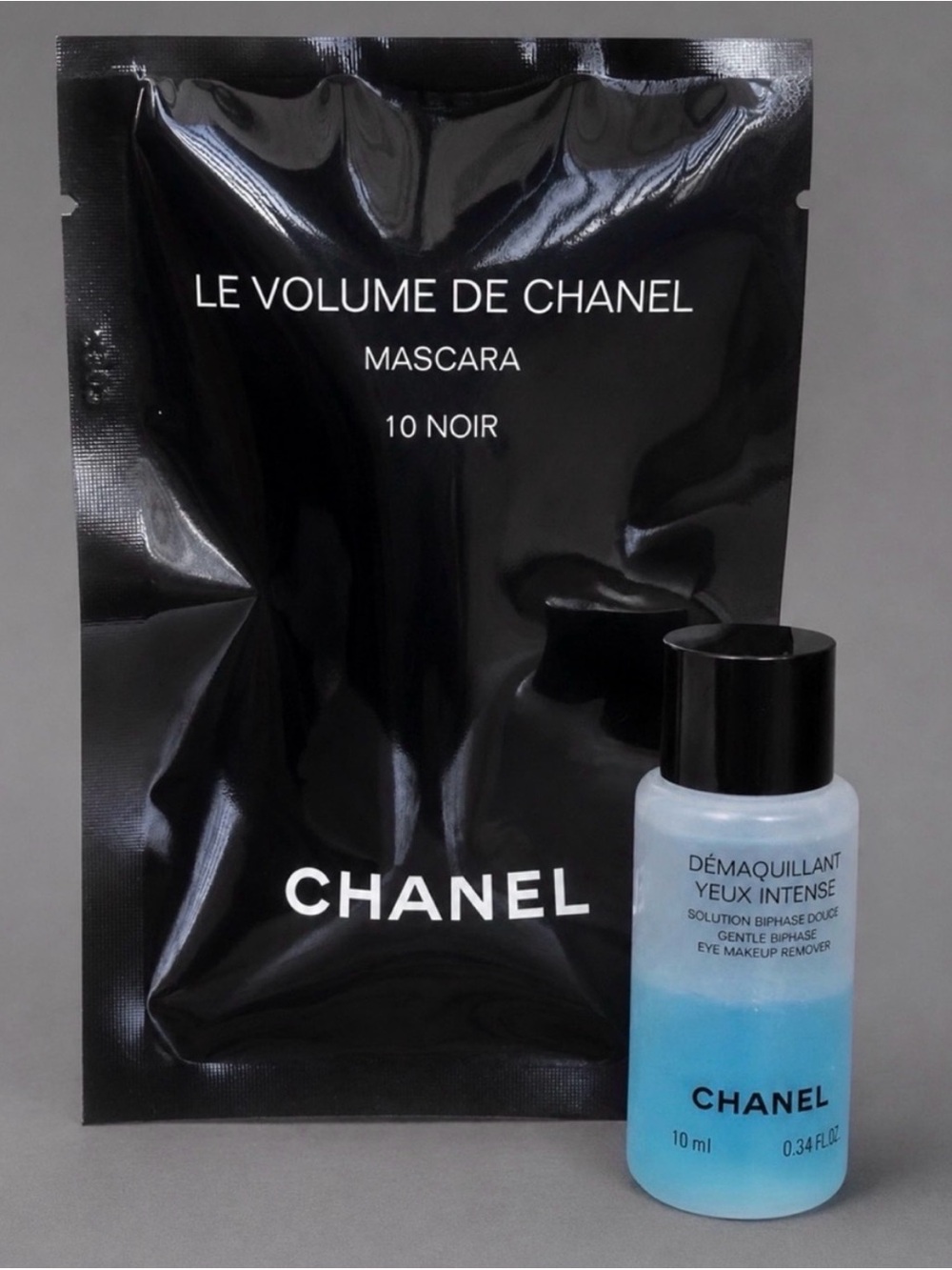 Chanel Le Volume Mascara 10
Noir + Eye Makeup Remover
Travel Set
